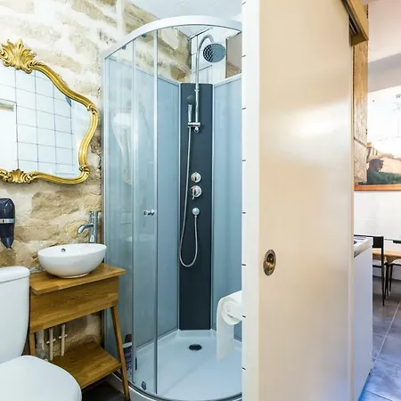 Apartment Attractive 25 M2 In A District Paris
